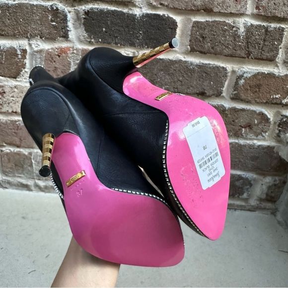 Gucci Black Heeled Boots with Gold Accents - Picture 4 of 9